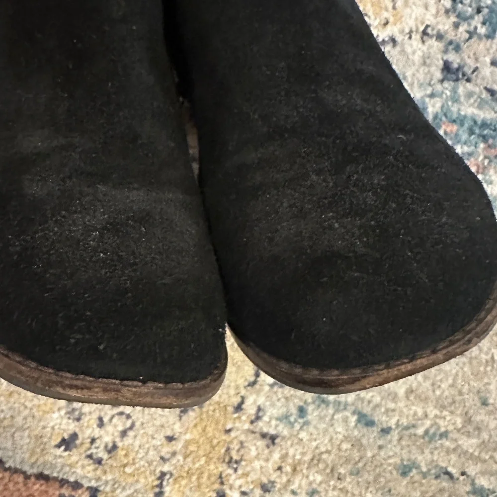 Womens Lucky Brand ankle wedge booties, Boho style  black suede size 9M.